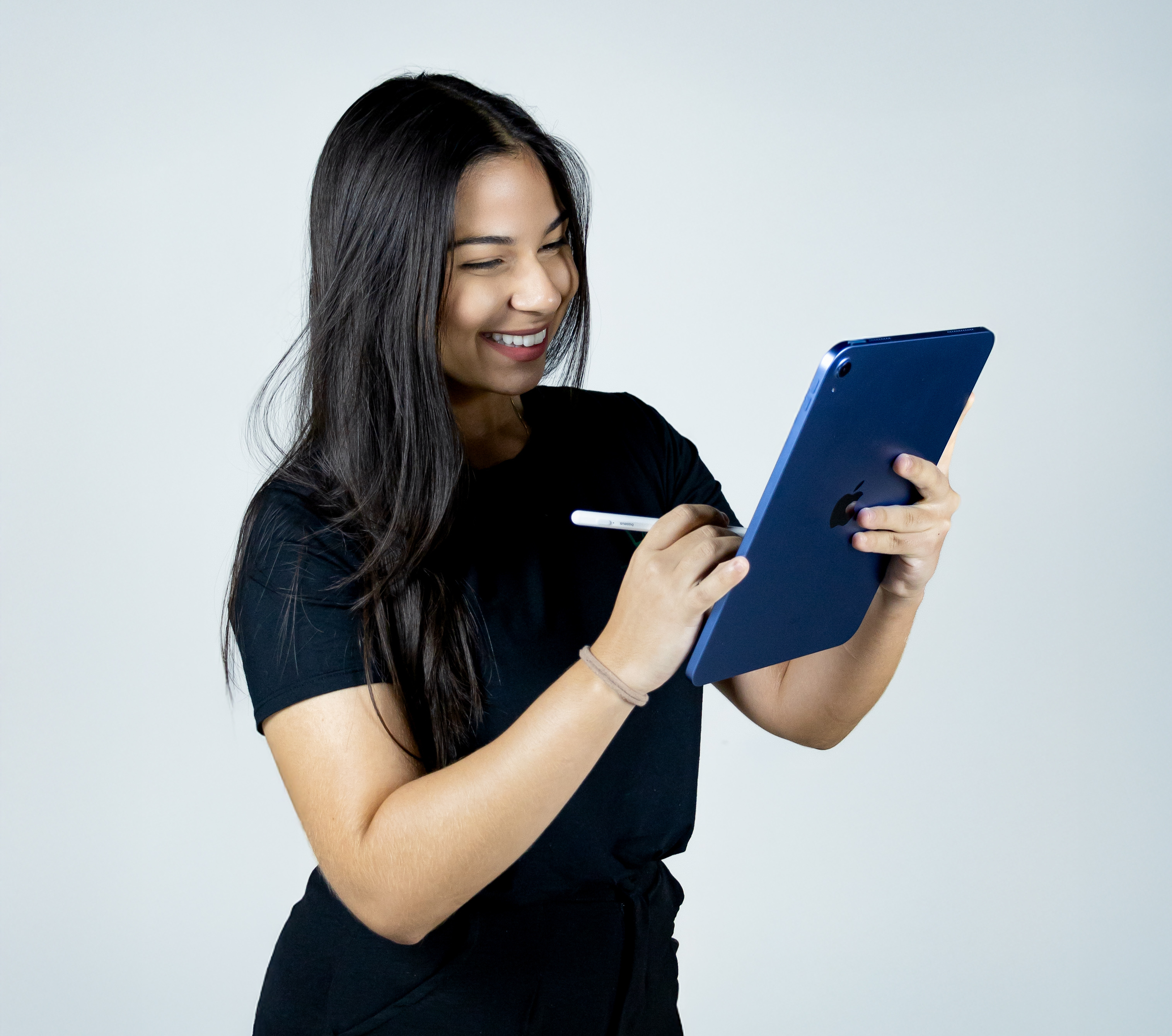 Mulher usando o Dashboard da Teks Software